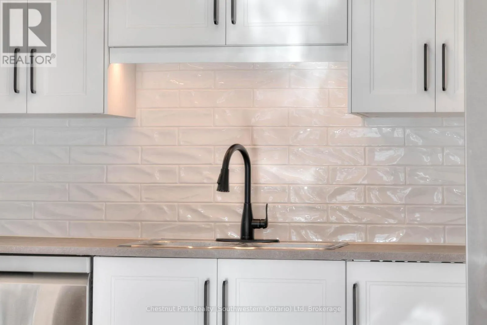 8 - 100 INKERMAN STREET, #8