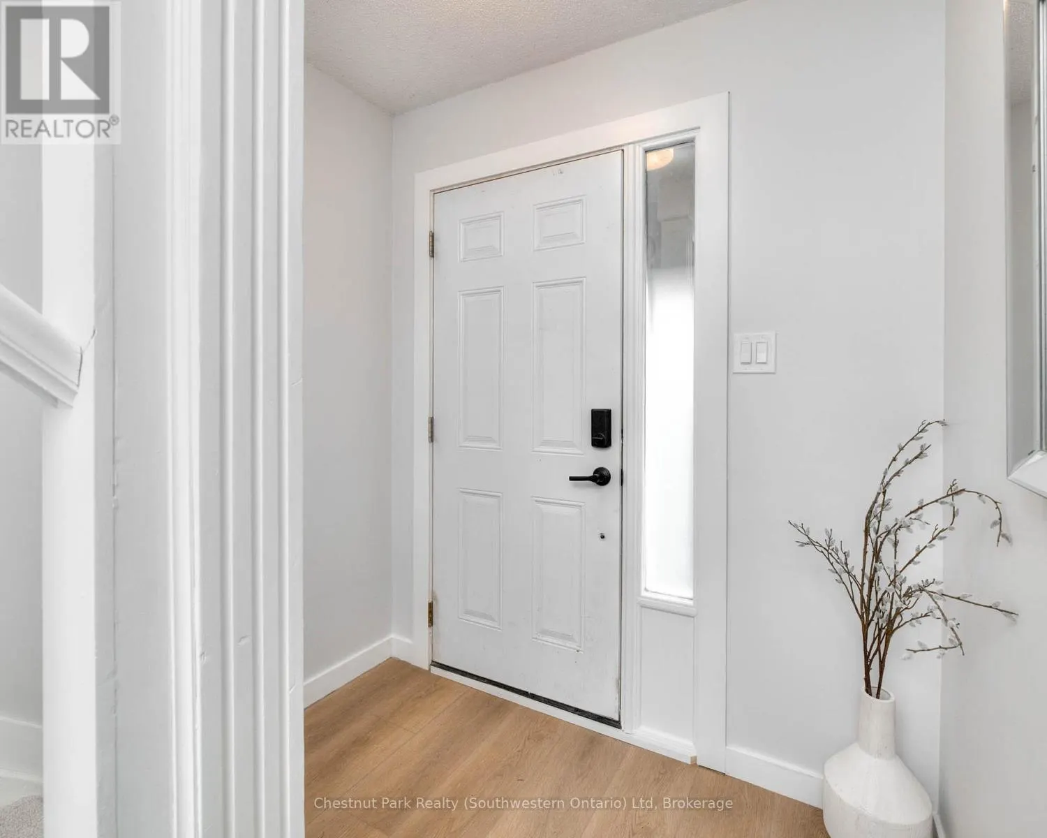 8 - 100 INKERMAN STREET, #8