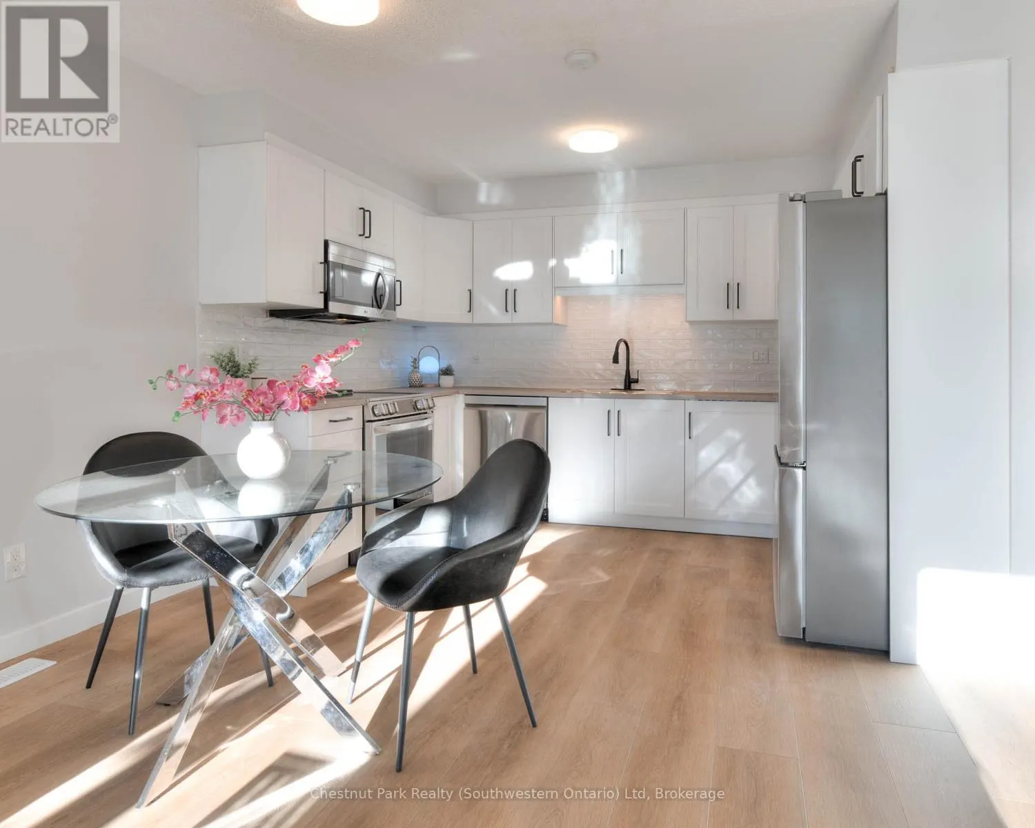 8 - 100 INKERMAN STREET, #8