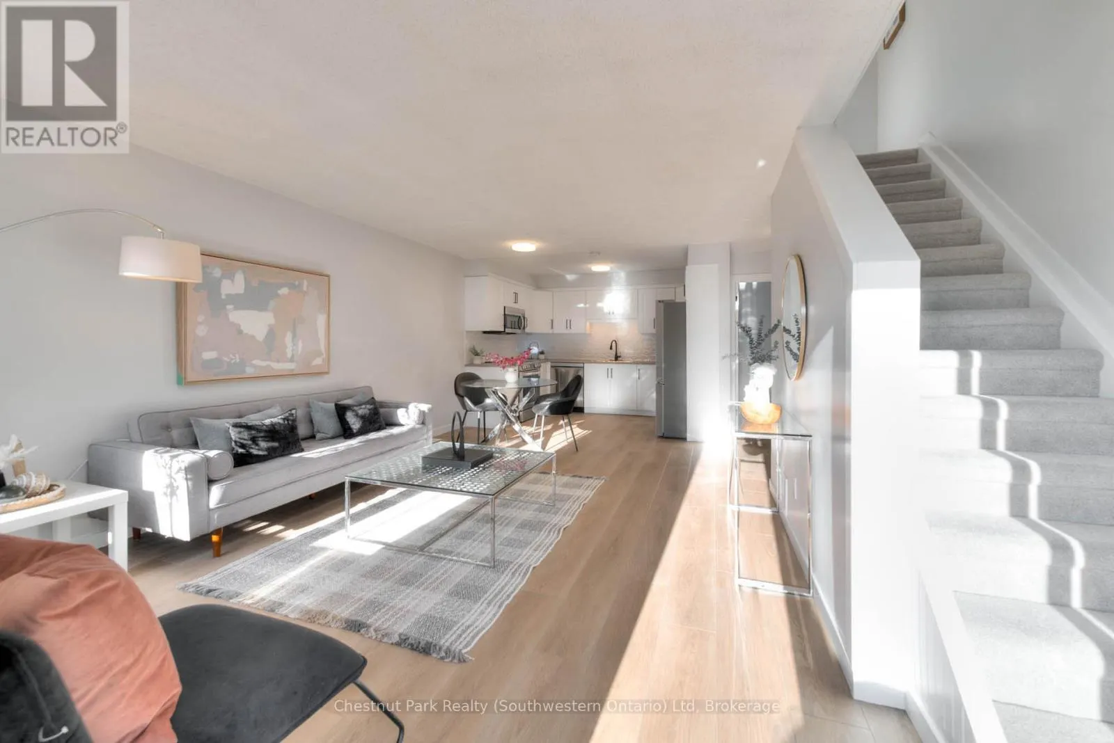 8 - 100 INKERMAN STREET, #8