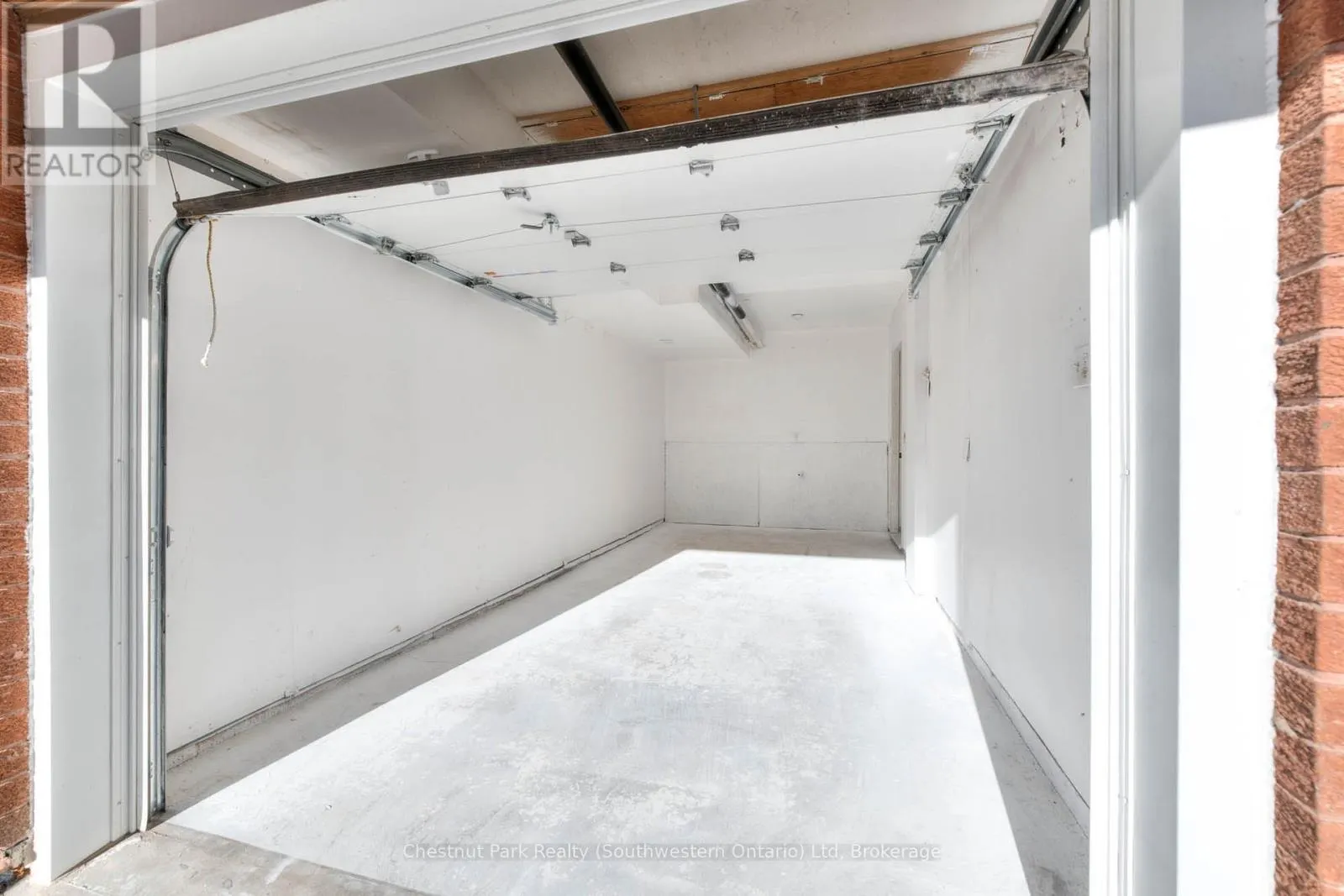 8 - 100 INKERMAN STREET, #8