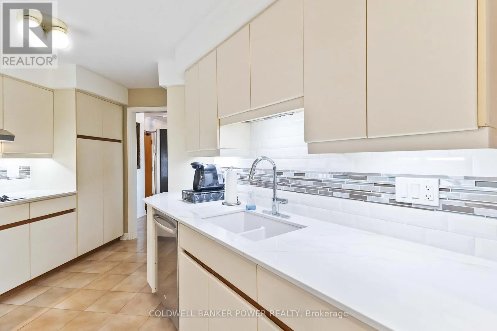 602 - 19 KING STREET, #602