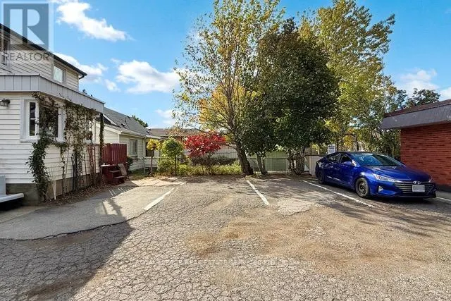 872 UPPER SHERMAN AVENUE