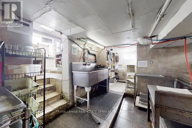 872 UPPER SHERMAN AVENUE