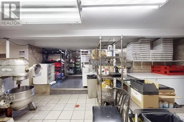 872 UPPER SHERMAN AVENUE