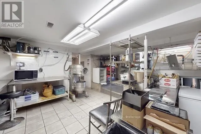 872 UPPER SHERMAN AVENUE