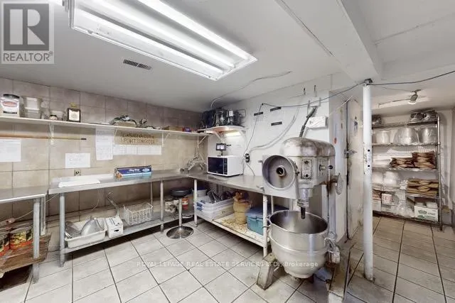 872 UPPER SHERMAN AVENUE