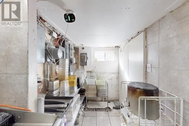 872 UPPER SHERMAN AVENUE