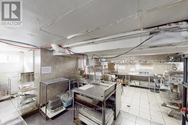 872 UPPER SHERMAN AVENUE