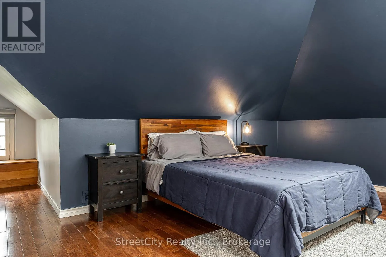 18 WATERLOO STREET N