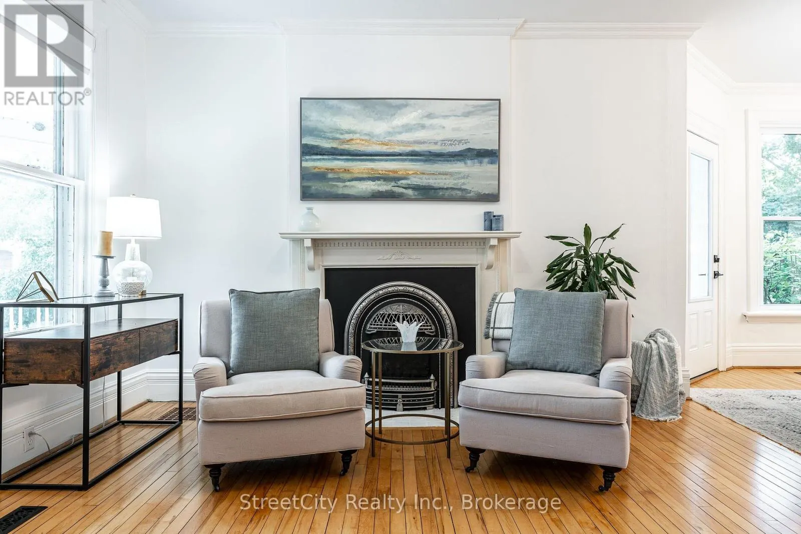 18 WATERLOO STREET N