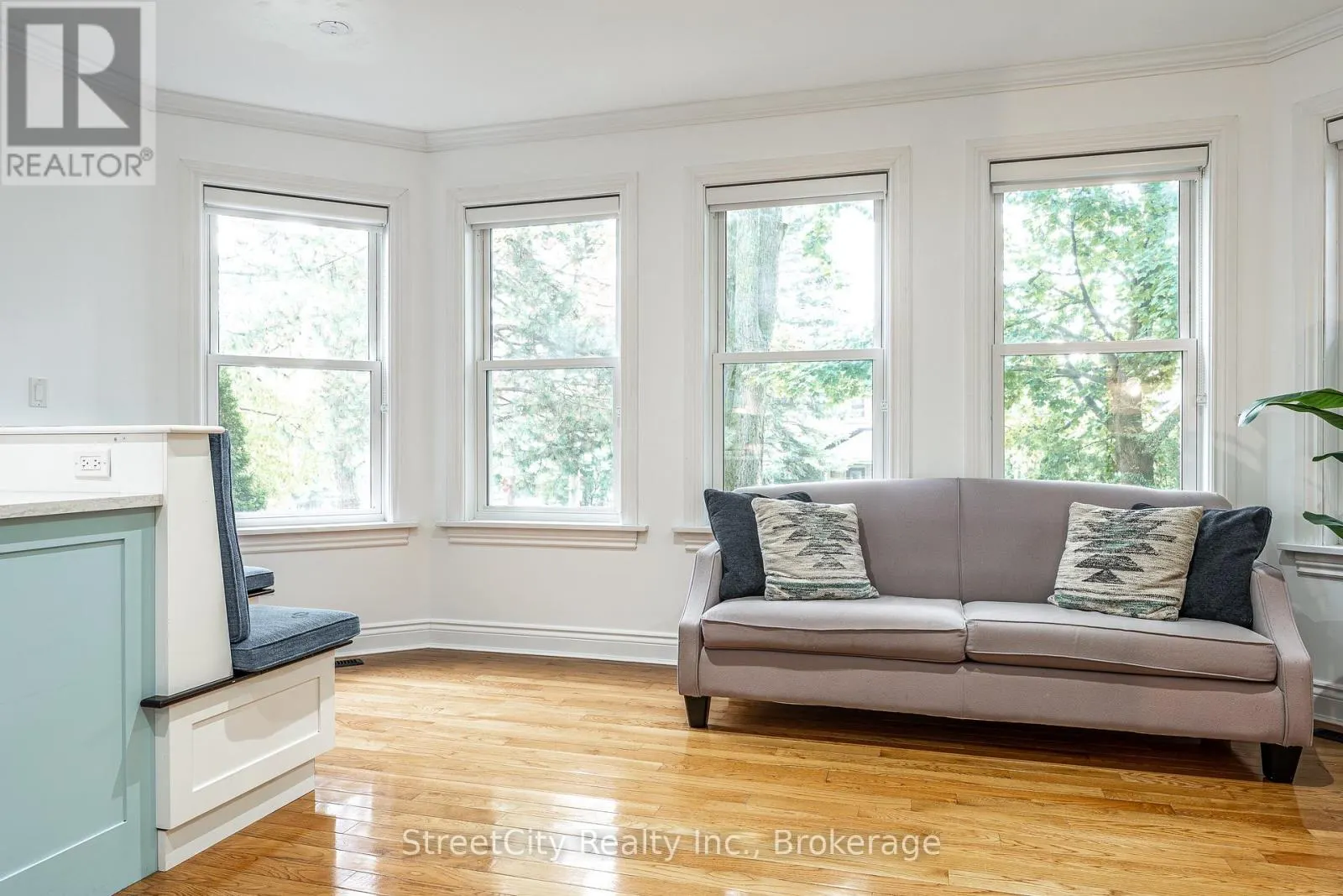 18 WATERLOO STREET N