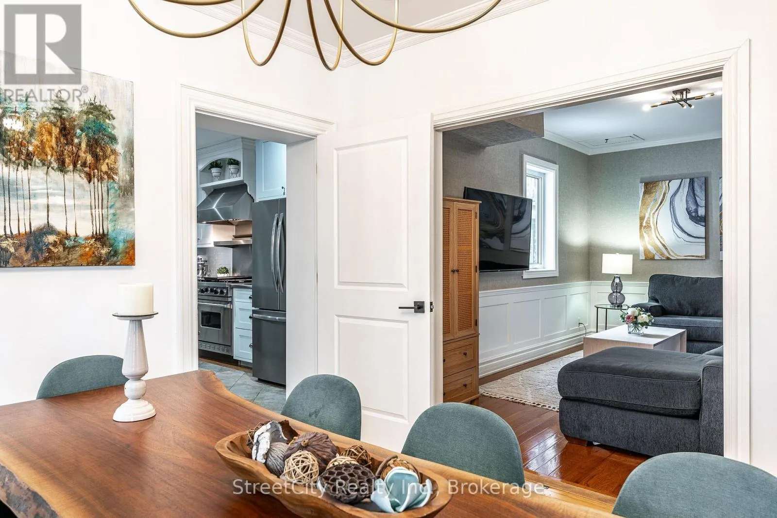 18 WATERLOO STREET N