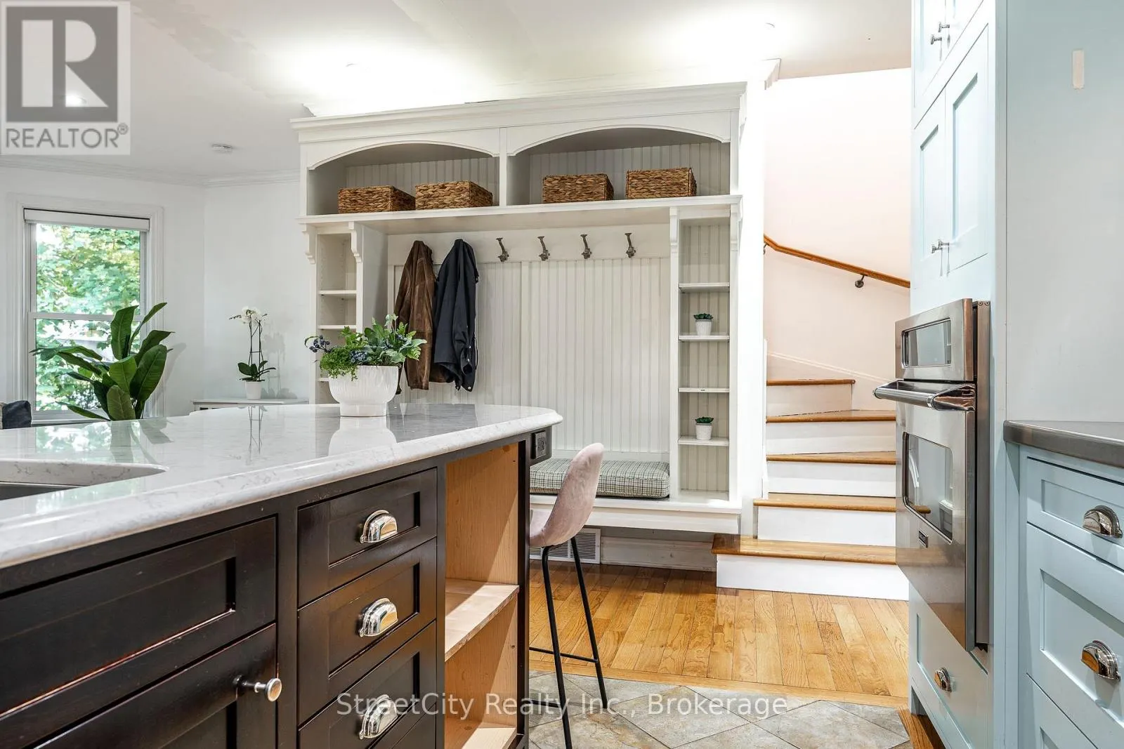 18 WATERLOO STREET N