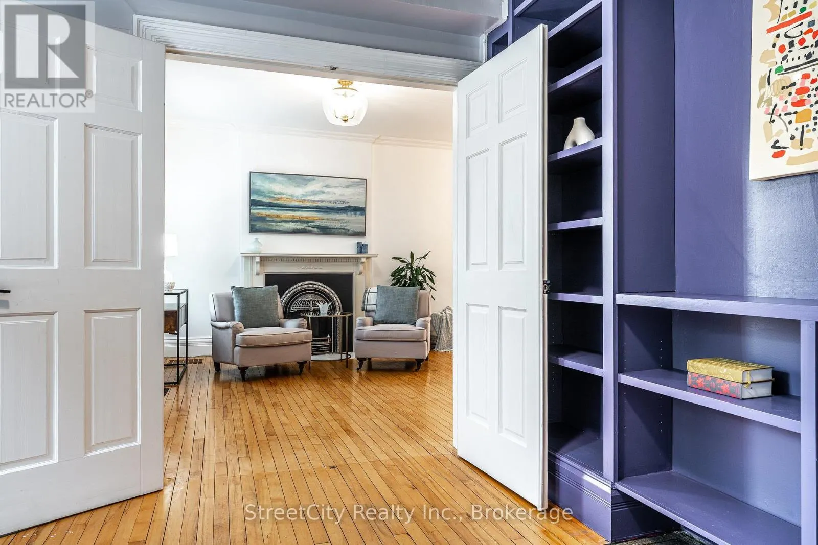 18 WATERLOO STREET N