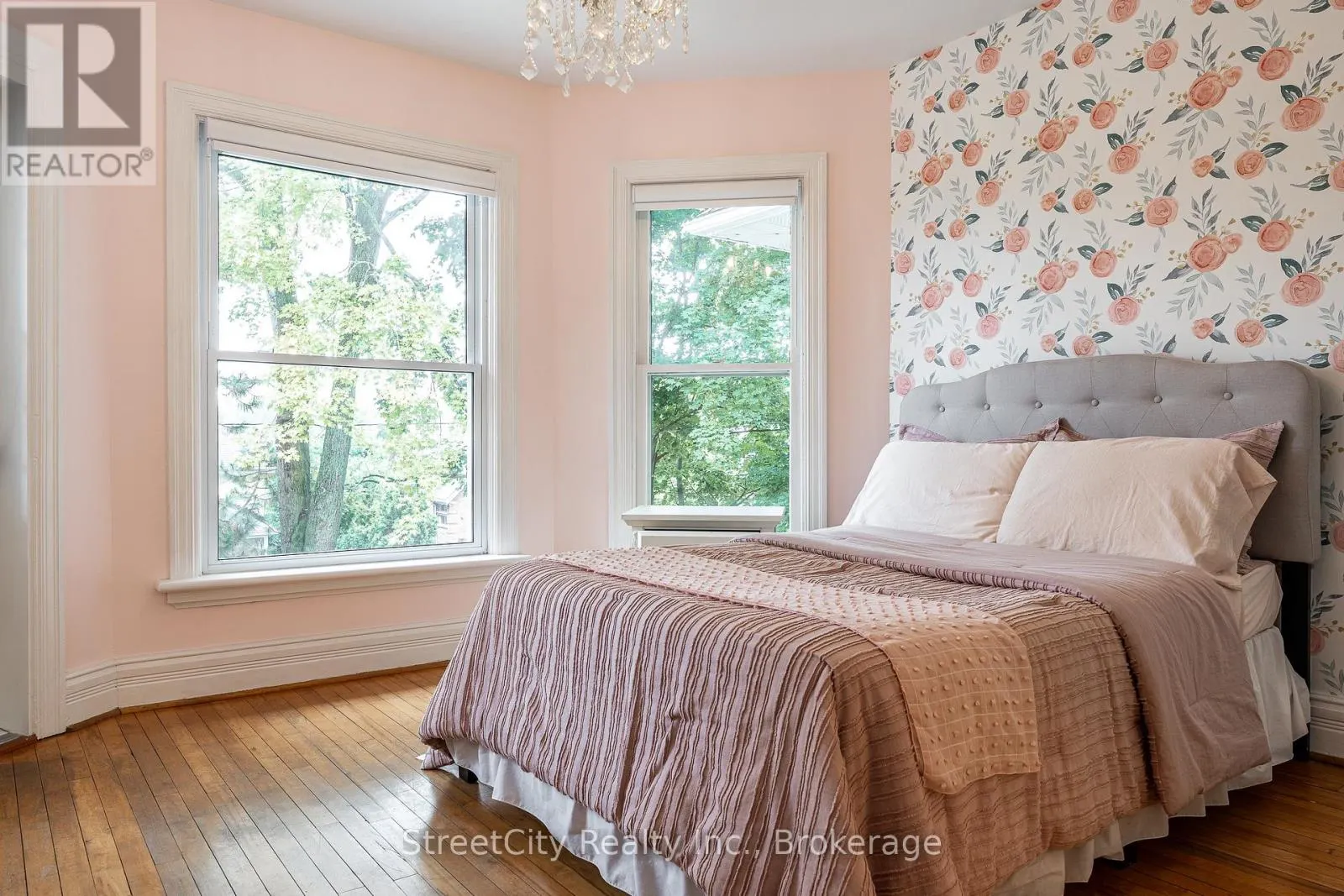 18 WATERLOO STREET N