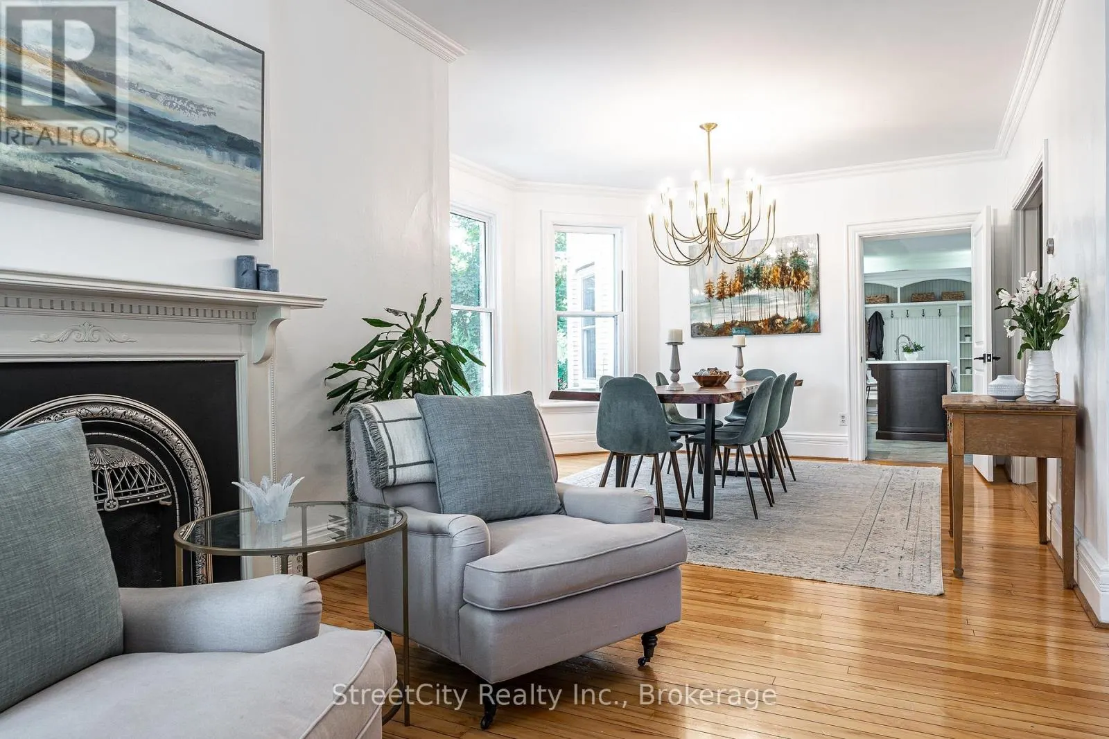 18 WATERLOO STREET N