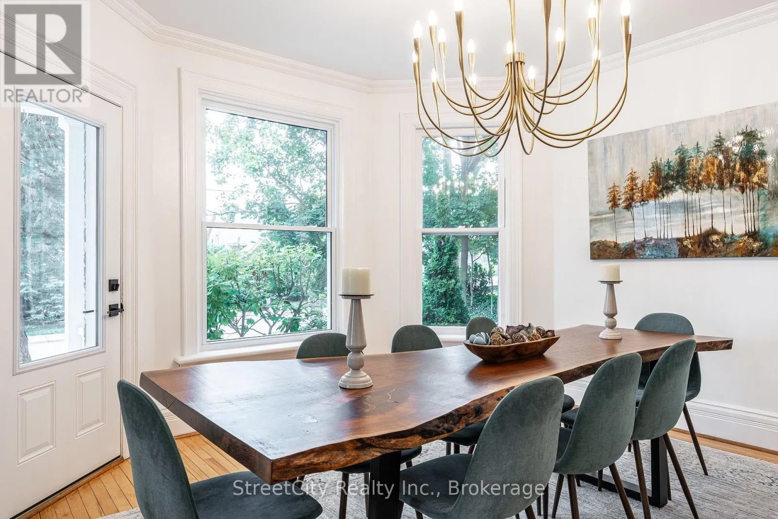 18 WATERLOO STREET N