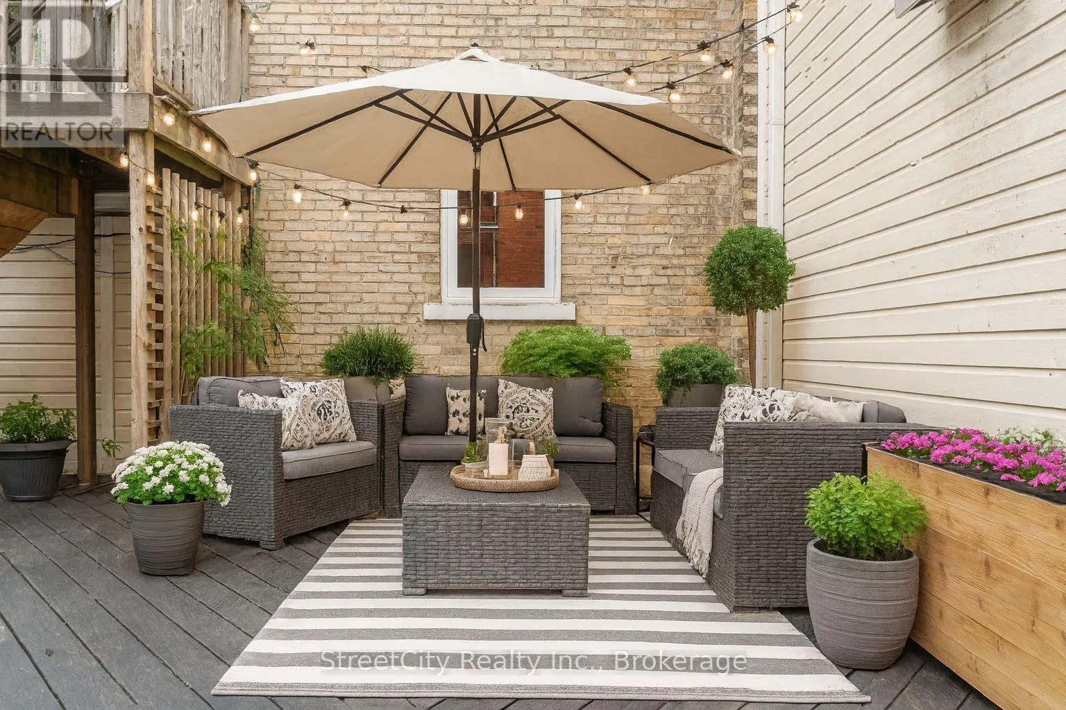 18 WATERLOO STREET N