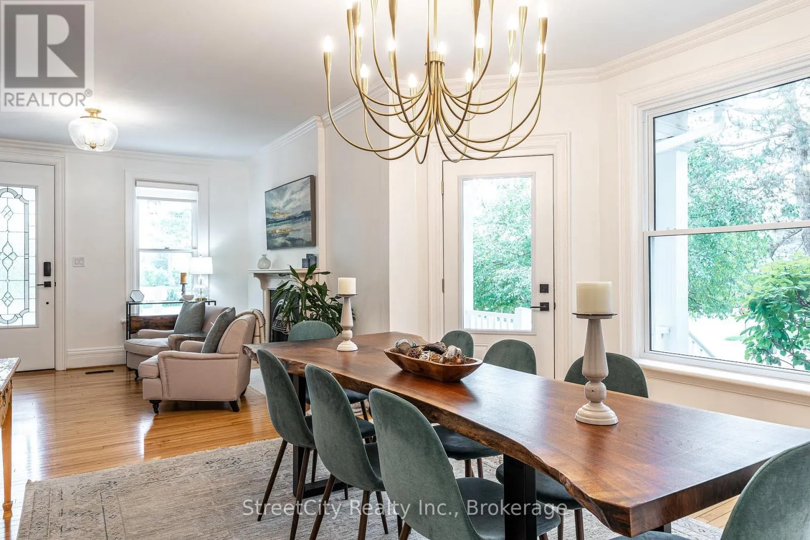 18 WATERLOO STREET N