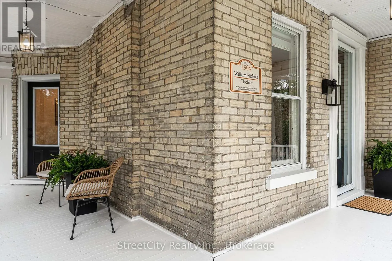 18 WATERLOO STREET N