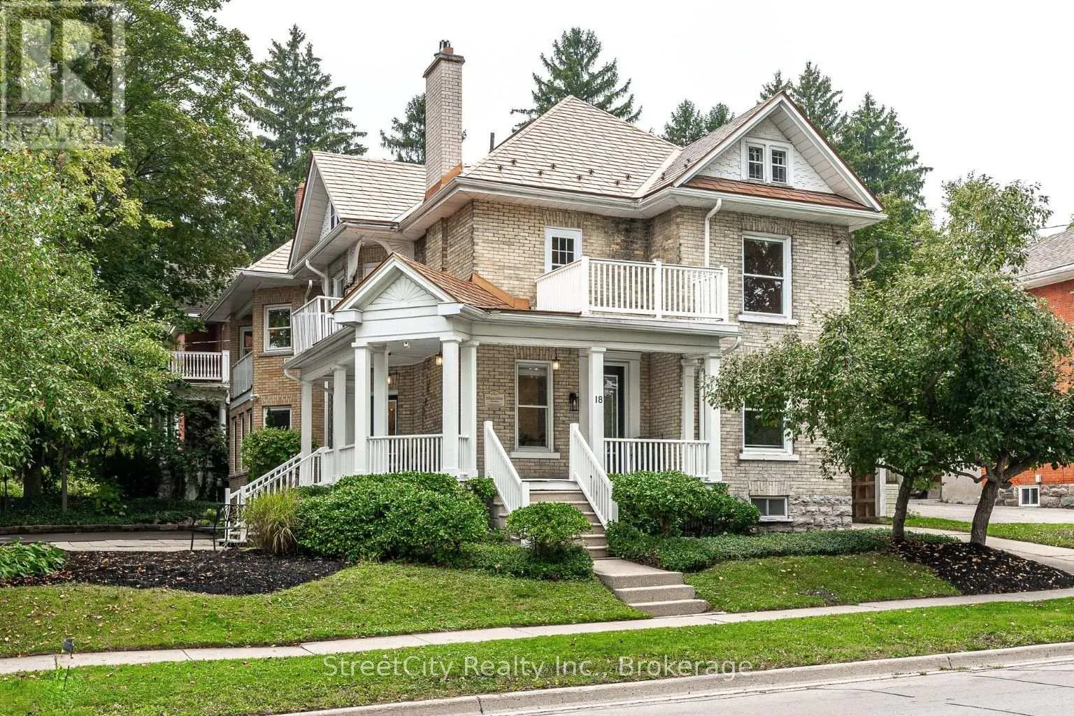 18 WATERLOO STREET N