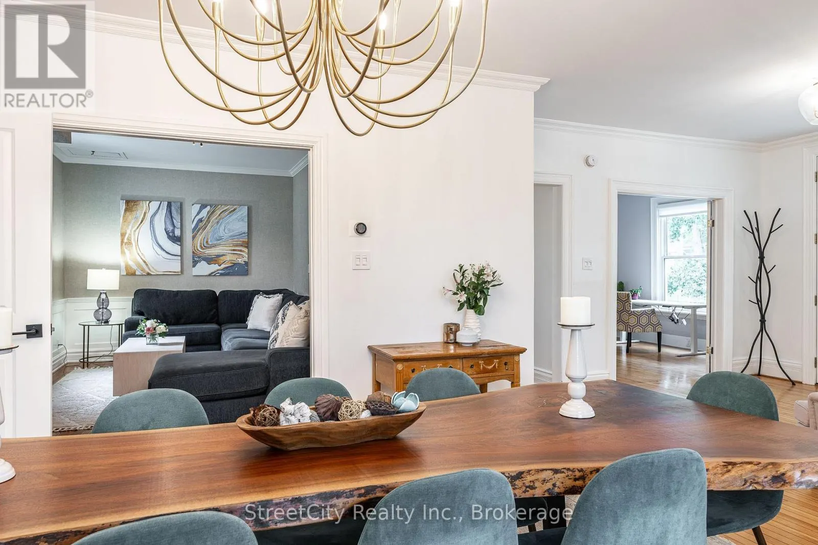 18 WATERLOO STREET N