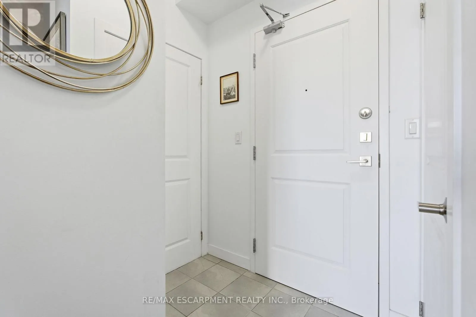 228 - 35 SOUTHSHORE CRESCENT