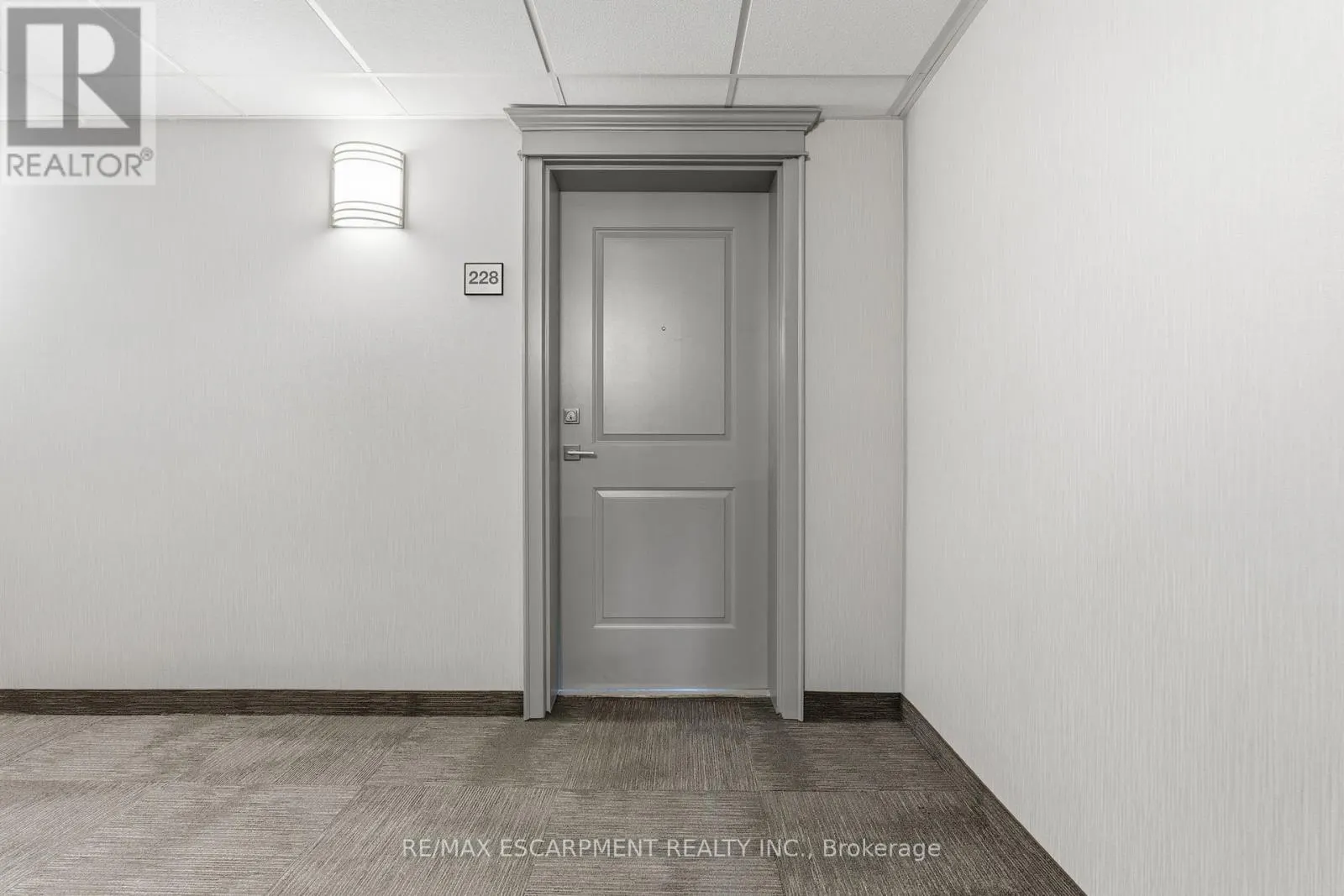 228 - 35 SOUTHSHORE CRESCENT