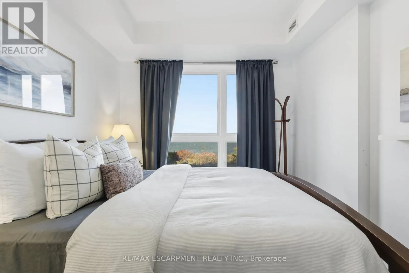 228 - 35 SOUTHSHORE CRESCENT