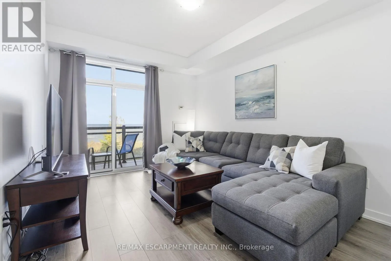 228 - 35 SOUTHSHORE CRESCENT