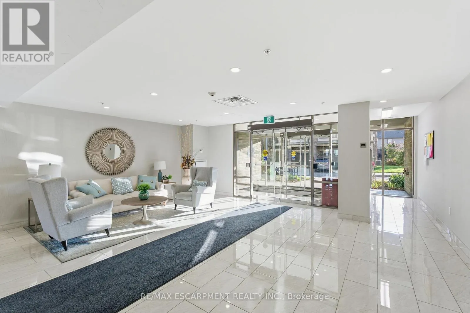 228 - 35 SOUTHSHORE CRESCENT