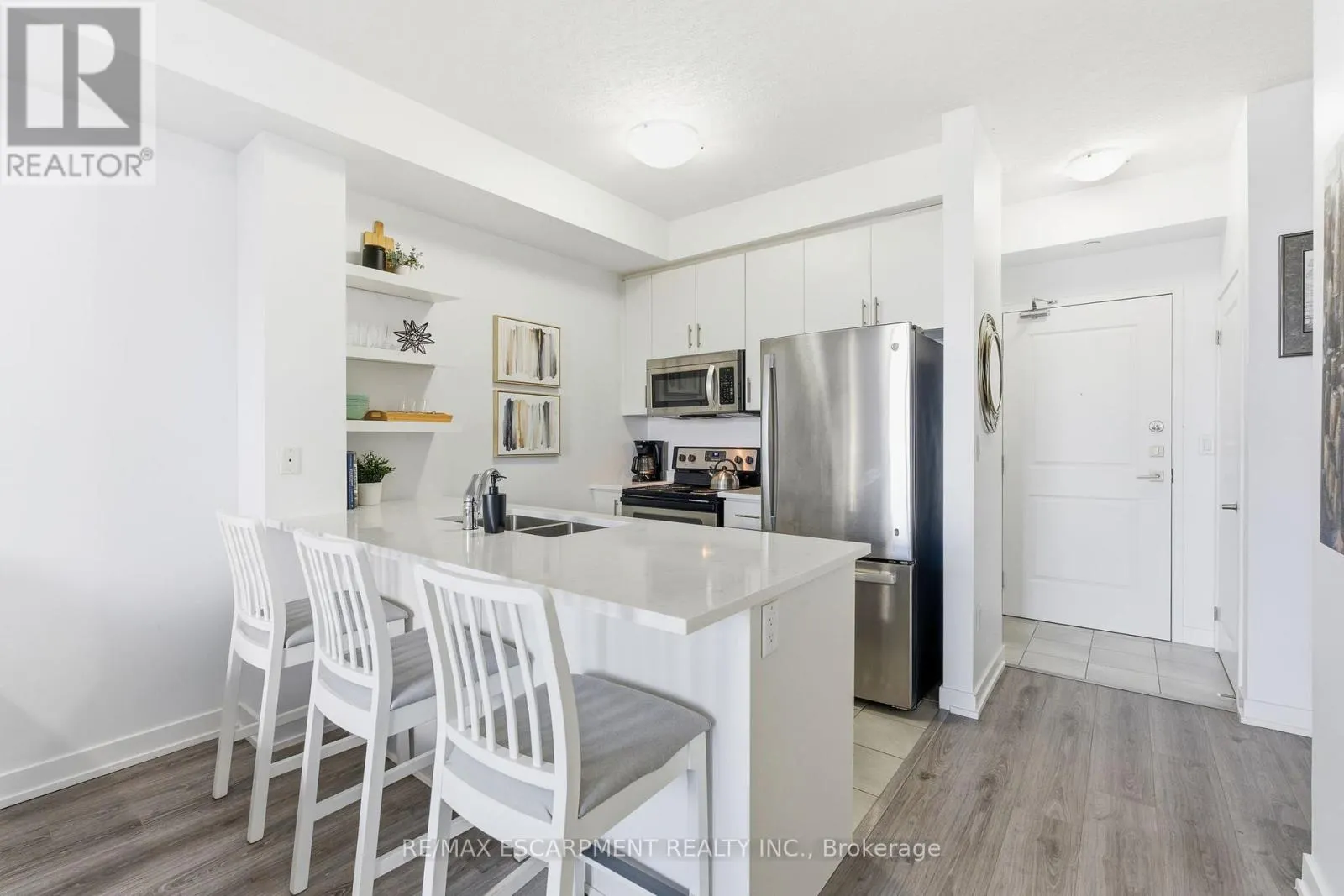 228 - 35 SOUTHSHORE CRESCENT