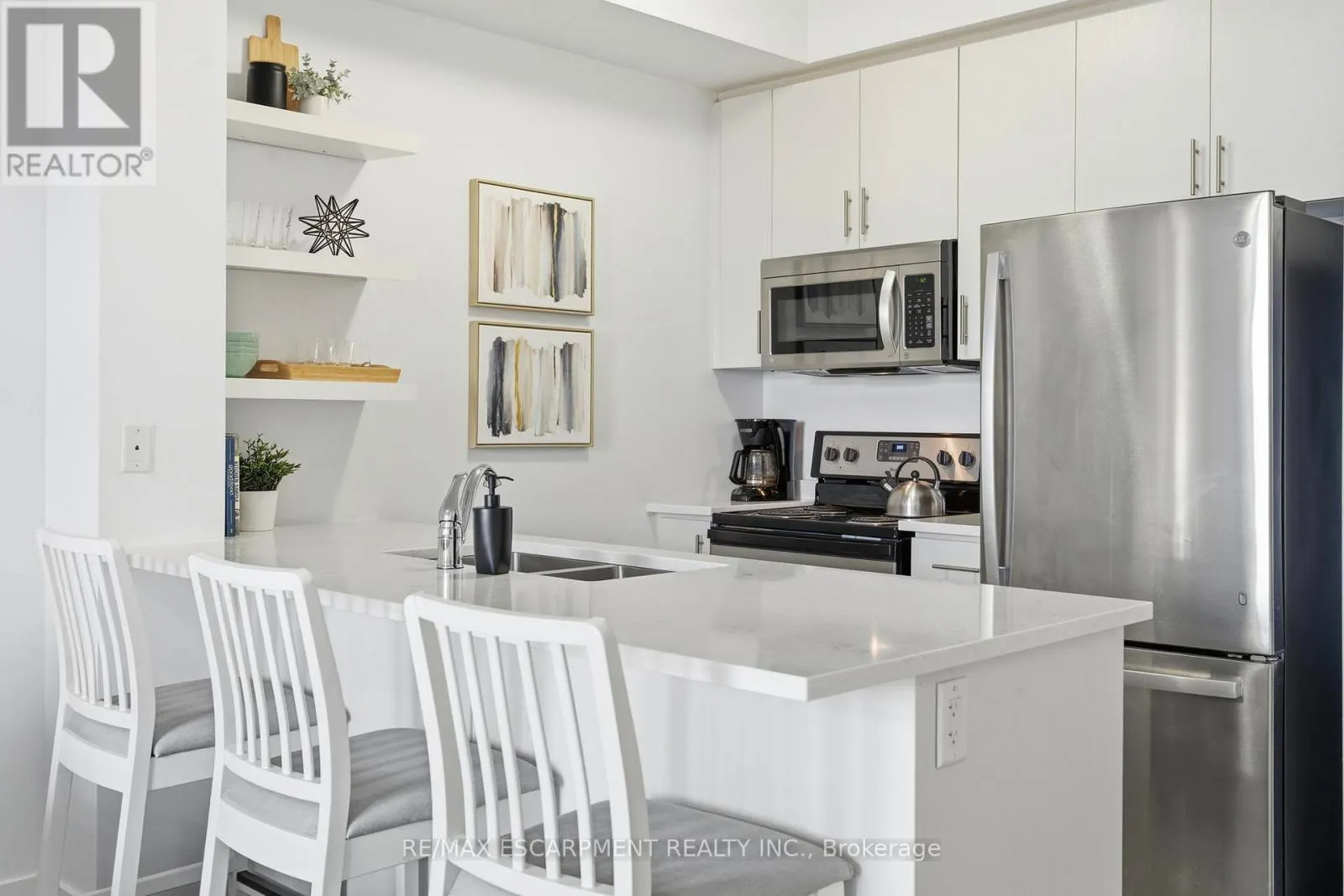 228 - 35 SOUTHSHORE CRESCENT