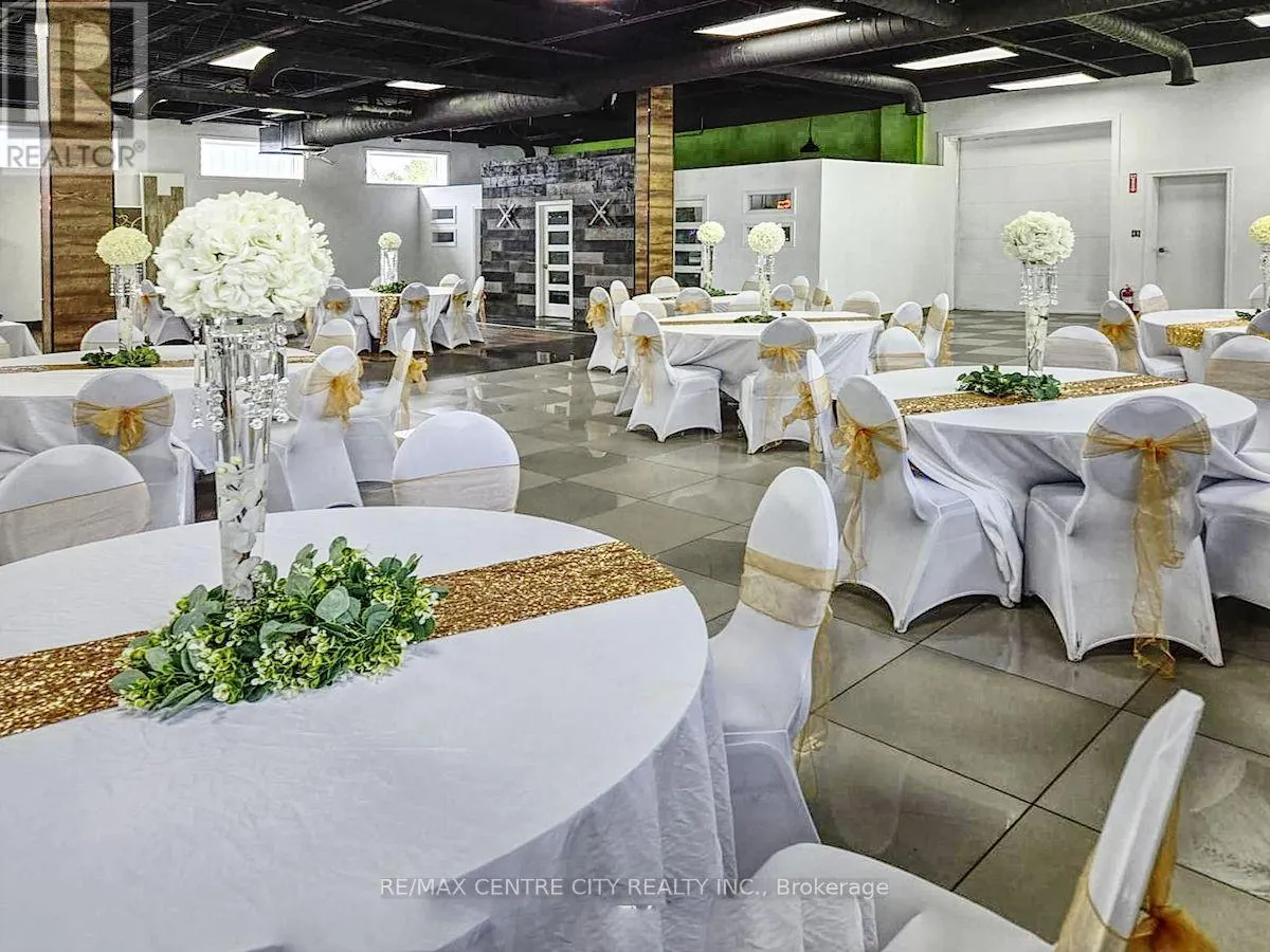 284 ADELAIDE STREET S