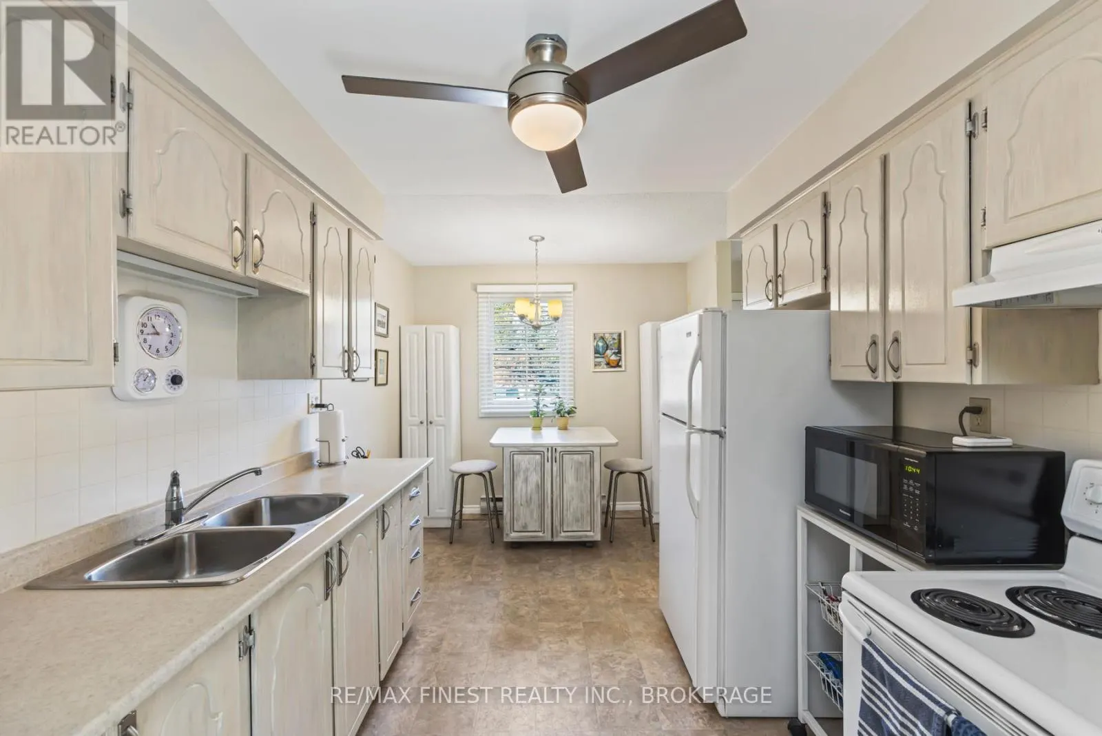 48 - 19 MACPHERSON AVENUE, #48