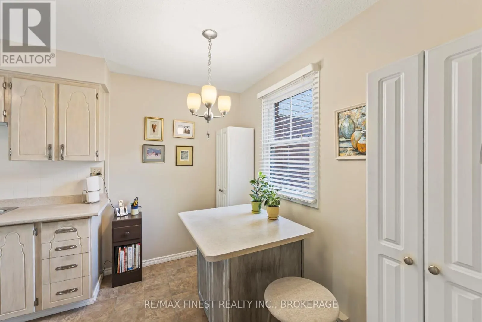 48 - 19 MACPHERSON AVENUE, #48