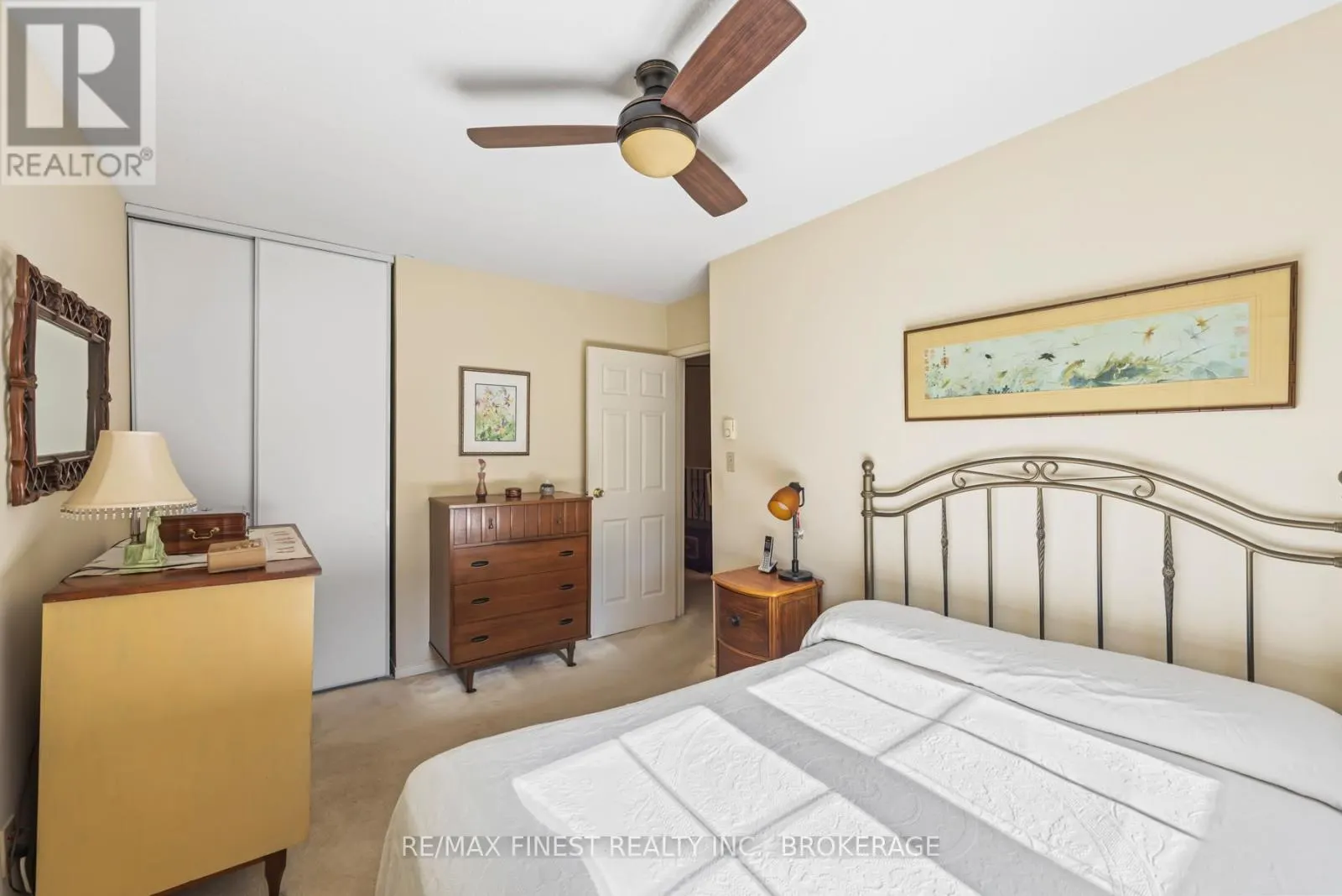 48 - 19 MACPHERSON AVENUE, #48