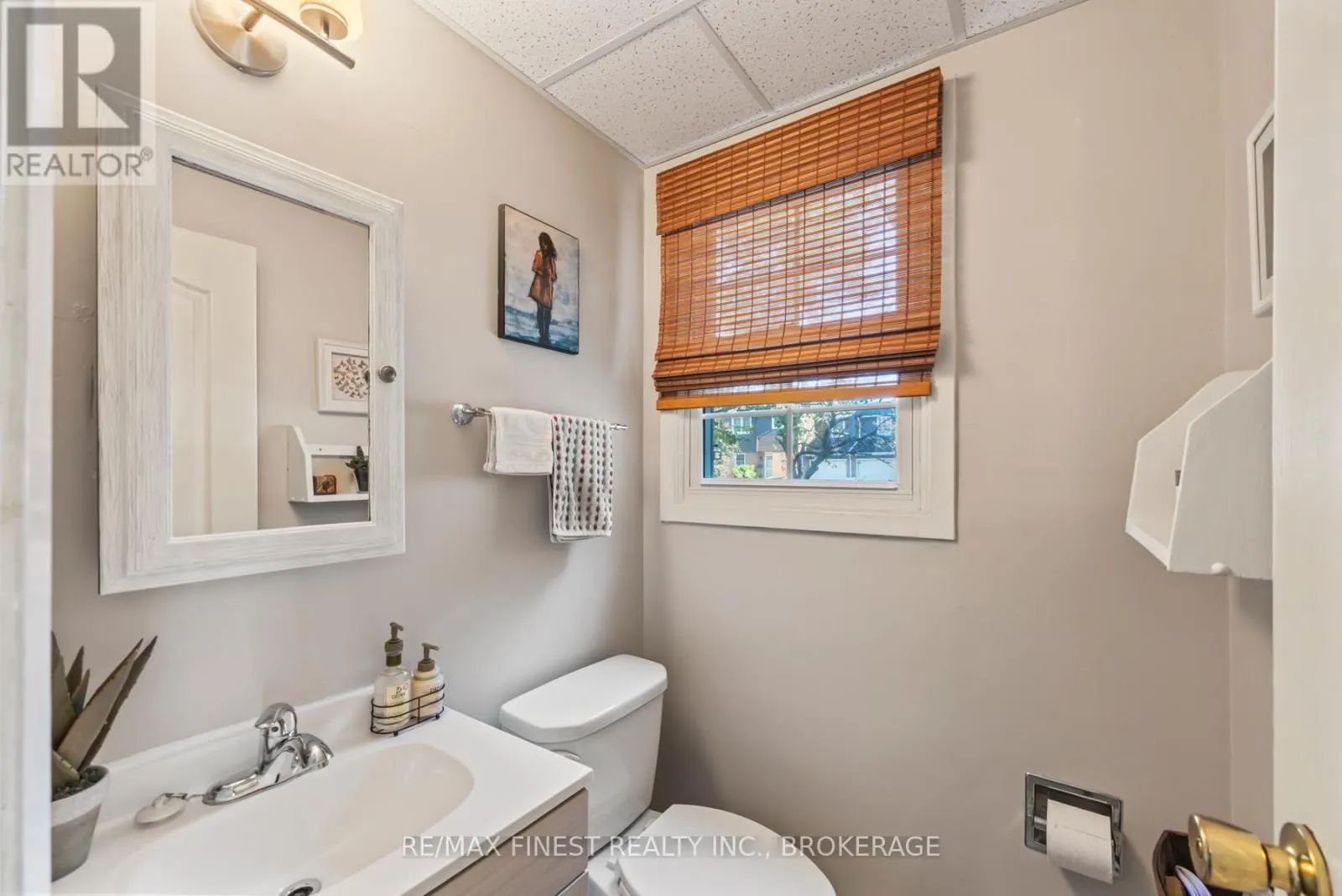 48 - 19 MACPHERSON AVENUE, #48