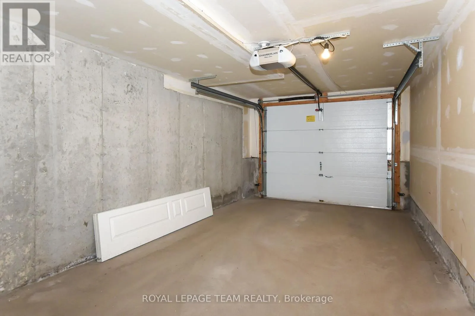 28 - 200 PEMBINA PRIVATE