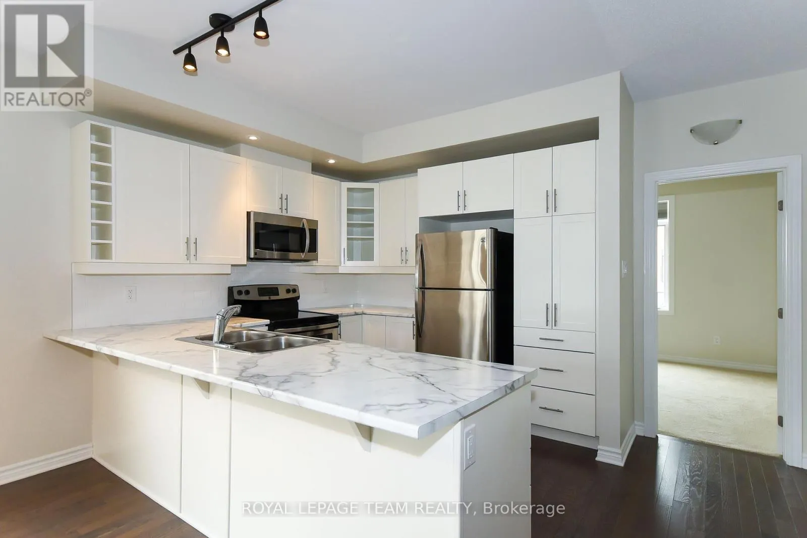 28 - 200 PEMBINA PRIVATE