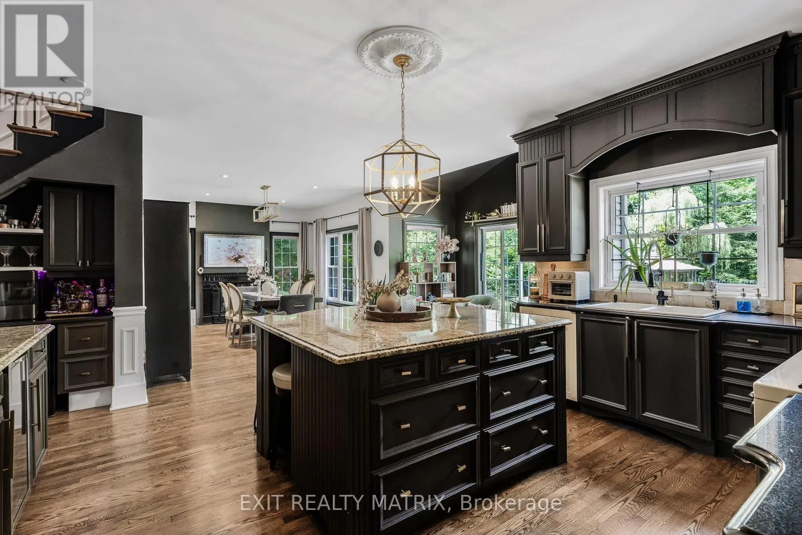 1271 GEORGES VANIER DRIVE