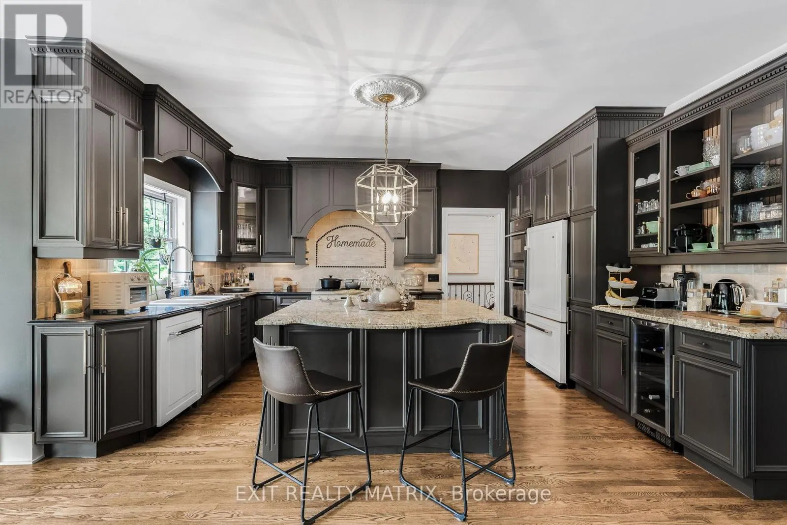 1271 GEORGES VANIER DRIVE