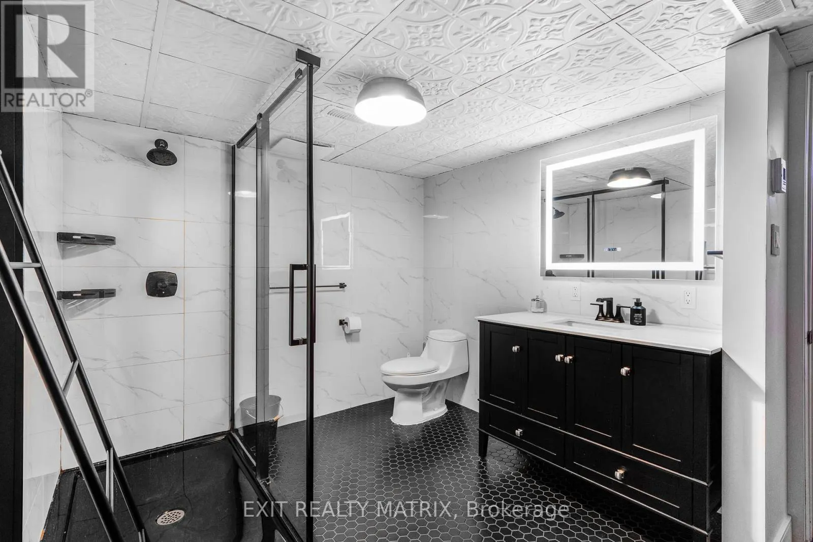 1271 GEORGES VANIER DRIVE