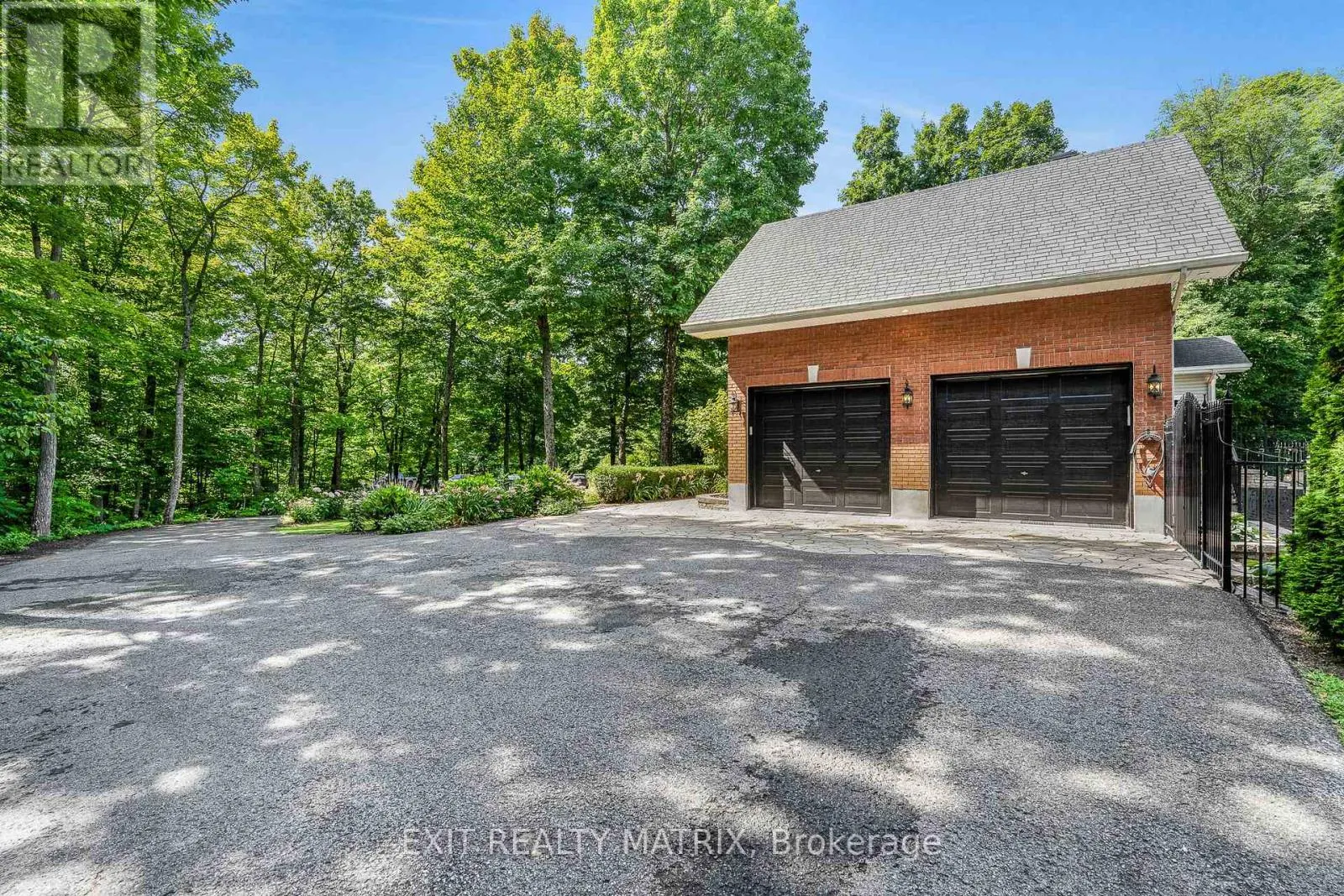 1271 GEORGES VANIER DRIVE