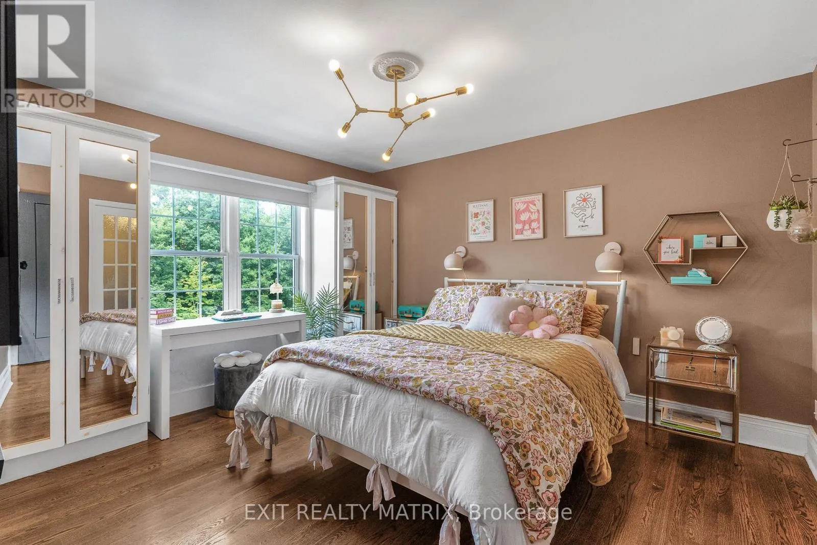 1271 GEORGES VANIER DRIVE