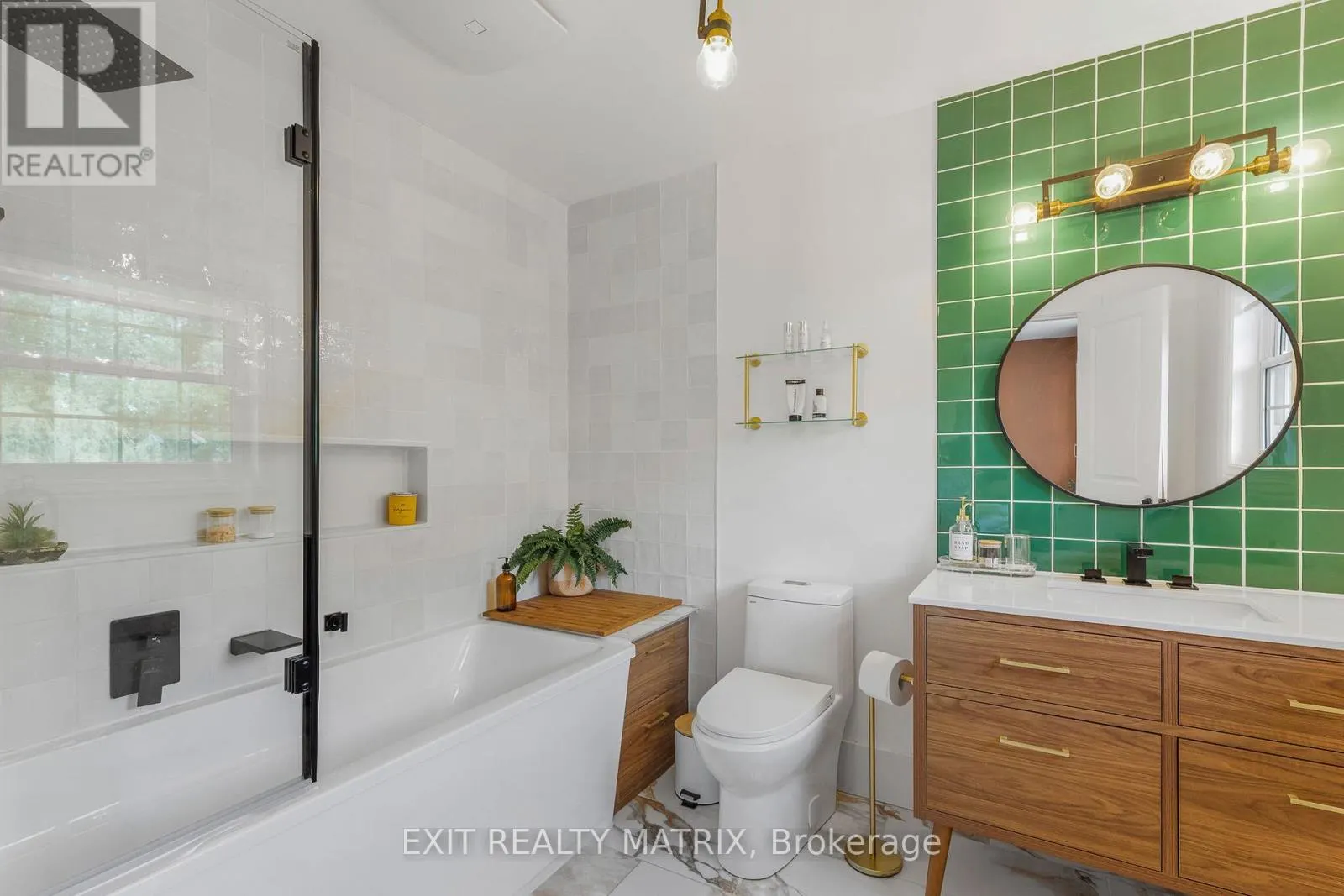 1271 GEORGES VANIER DRIVE