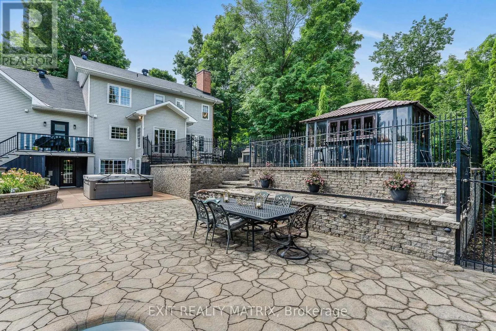 1271 GEORGES VANIER DRIVE