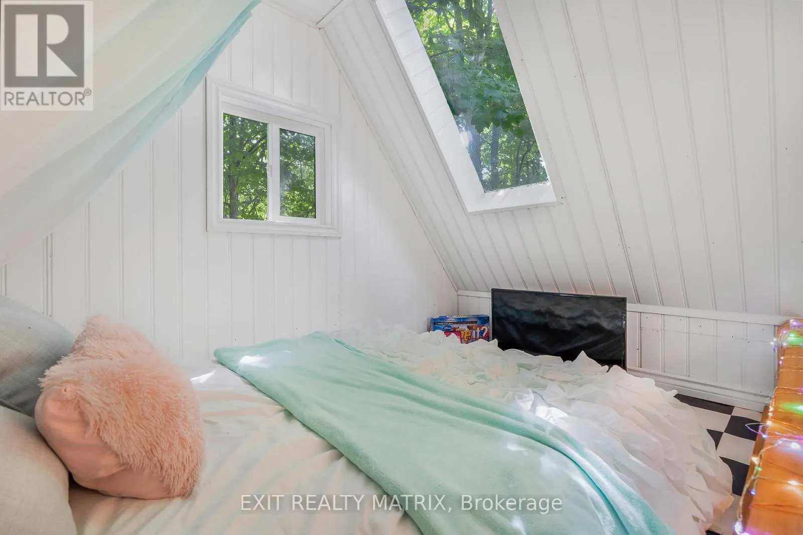 1271 GEORGES VANIER DRIVE