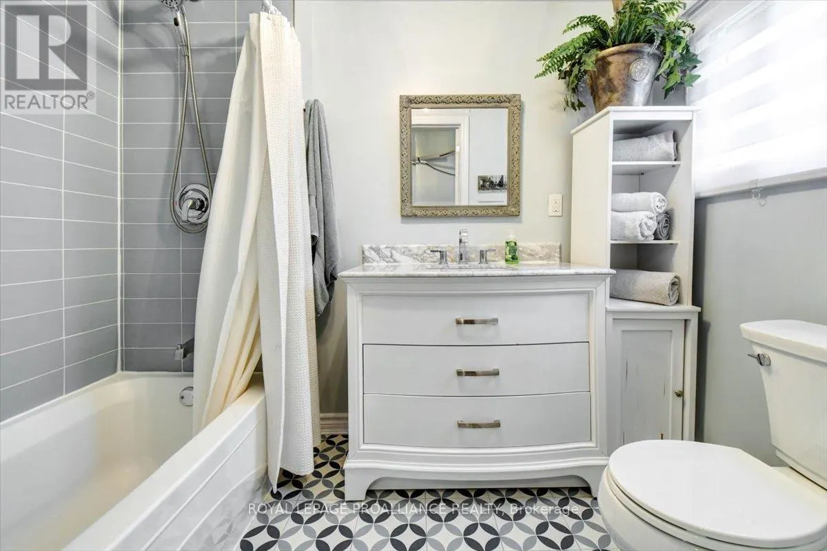 75 A & B HUGHES LANE